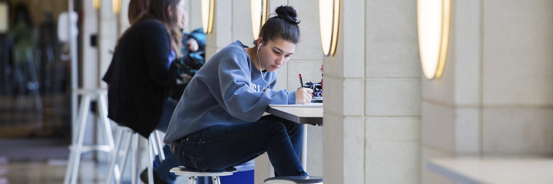 A student fills out a transfer application to SPEA.