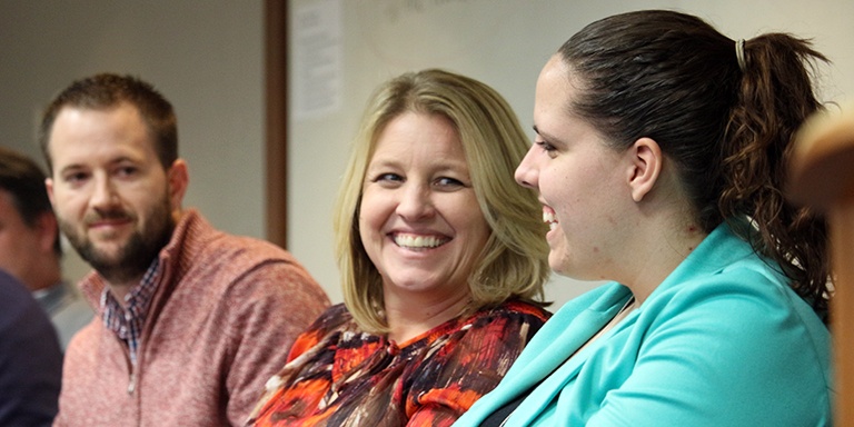 SPEA alumni smile and talk at an alumni event. 